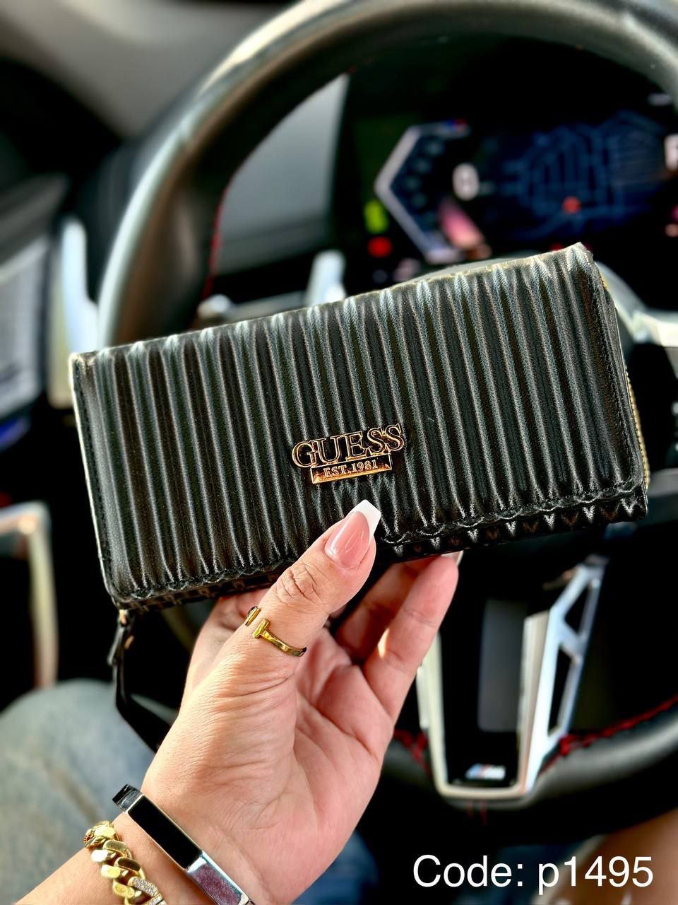 /public/uploads/photos/shares/Suzy bags/IMG_3708.jpeg